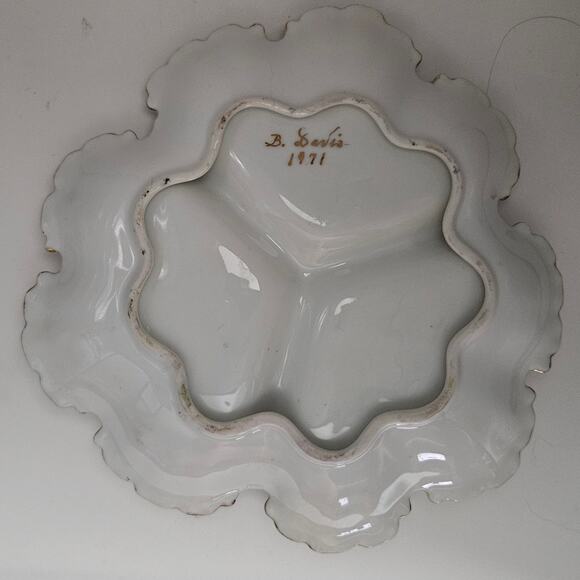 Vintage 1971 Hand Painted Porcelain Divided Dish Blue Flowers Gold Trim Signed - Picture 5 of 5